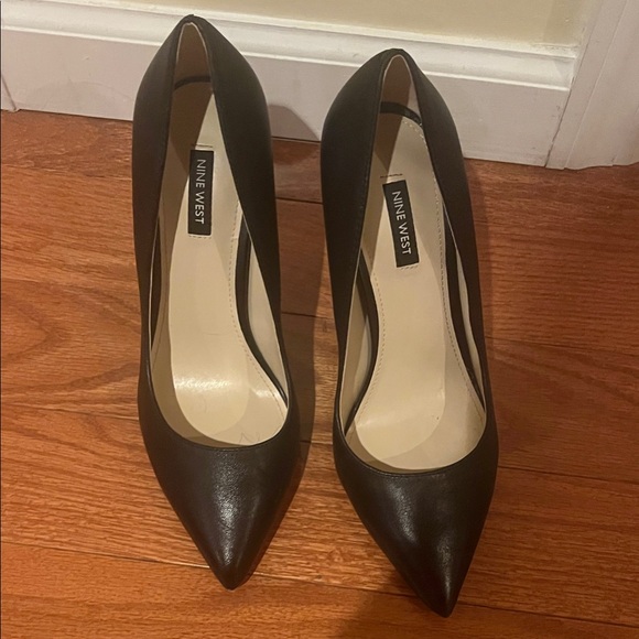 Nine West Shoes - Nine West Classic Black Heels
